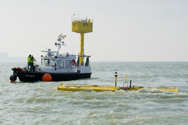 Der Prototyp vor Oostende. Im Hintergrund ein Beobachtungsturm © nemos