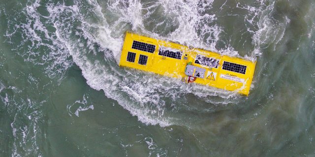 Energie durch das Auf und Ab der Wellen © nemos