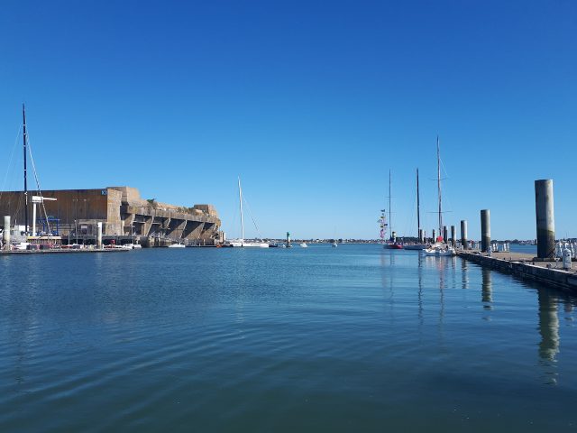 Fast alle auf Maloche – beim Segeln! So viel Platz hat man manchmal tagsüber im Hafen © miku
