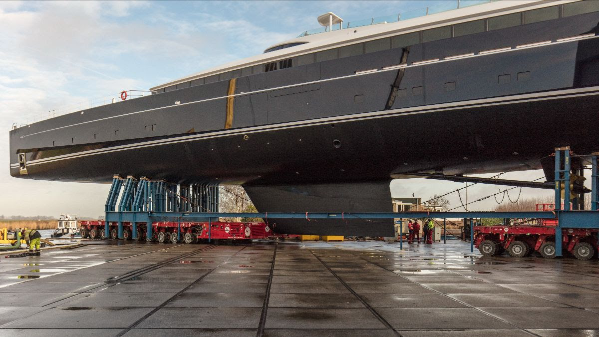 Mit 81 Metern Länge über alles ist die Yacht noch länger als die ebenfalls bei Royal Huisman gebaute “Athena” "Sea Eagle II" © Royal Huisman