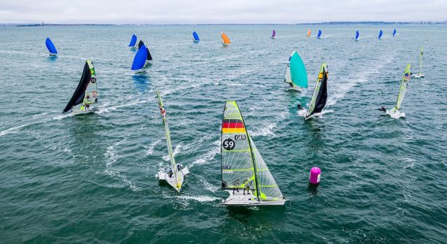 Justus Schmidt/Max Boehme (GER 59) erwischten einen guten Start in die Finalserie. Foto: sailing energy