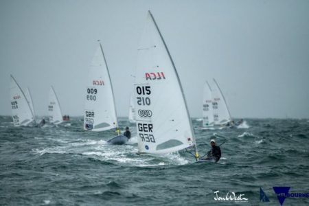 Philipp Buhl diktiert derzeit das Geschehen bei der Laser-WM. Foto: Tom West