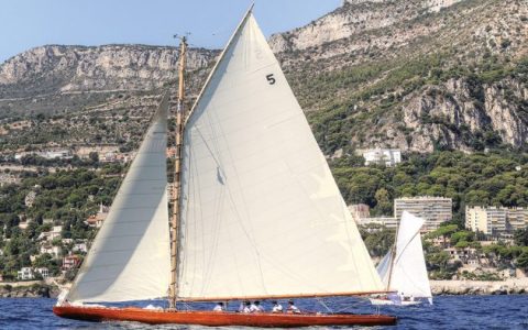 “Ester” feierte ihr zweites Debut auf den Regatten der Klassiker im Mittelmeer im Herbst 2019 © Ingrid Abery