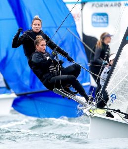 Victoria Jurczok/Anika Lorenz haben nach WM-Platz fünf wieder Chancen auf das Olympia-Ticket. Foto: sailing Energy