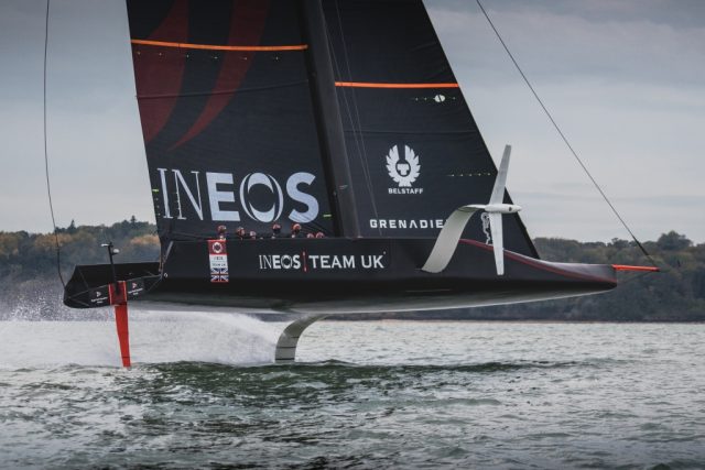 Die Yachten des America’s Cup bestehen zum größten Teil aus Kohlefaser Bild: Ralph Hewitt/INEOS Team UK Americas Cup Boot