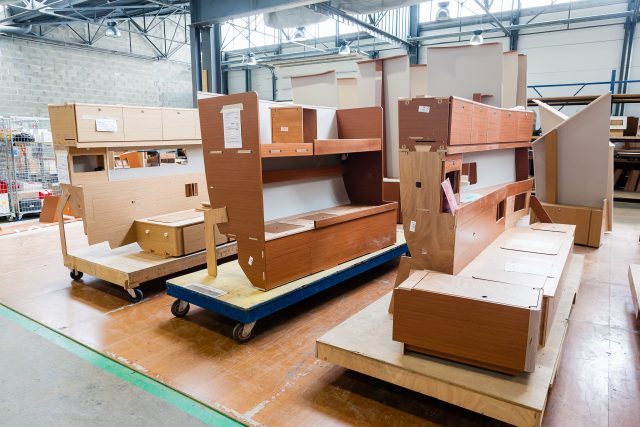 Der Innenausbau wird in Modulen gefertigt und anschließend in den Rumpf eingesetzt © Jan Maas