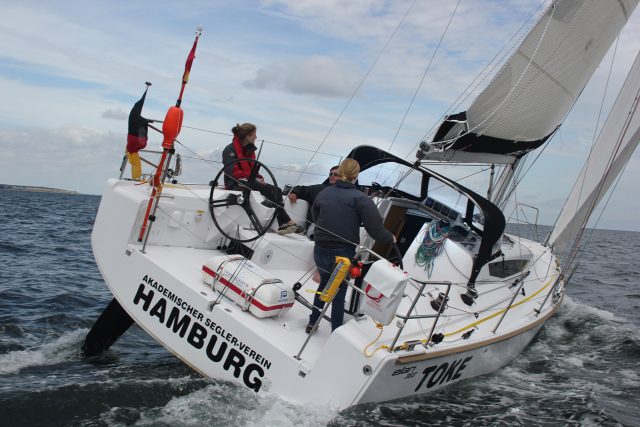 NEU: Die riesigen Steuerräder gehören ebenso der Vergangenheit an. Zwei Räder sparen Platz im Cockpit und Kletterpartien im Cockpit sind nicht mehr nötig © Silke Springer