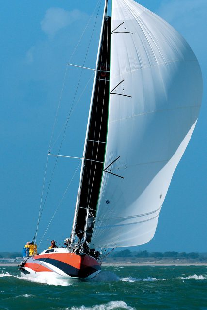 NEU: Der Spinnaker war einst die hohe Kunst des (Regatta-)Segelns. Heute wird jedes Schiff für einen Gennaker ausgerüstet © van Malleghem