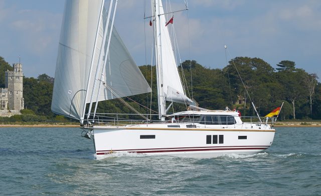Sirius-Yachten werden sachte modernisiert, behalten dabei aber ihre DNA als Fahrtenyacht mit Deckssalon © Sirius