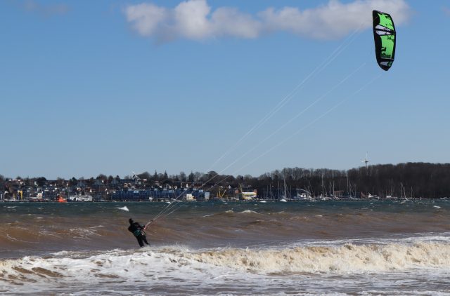 Vorteil Kiter, Surfer etc.: Sie kommen direkt über den Strand an das Wasser und können ihren Sport ausüben. Foto: ra