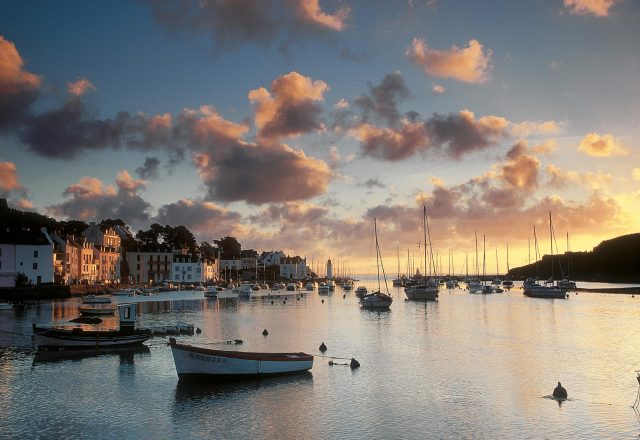 Mal eben schnell auf eine der beschaulichen bretonischen Inseln segeln? © tourismebretagne.com