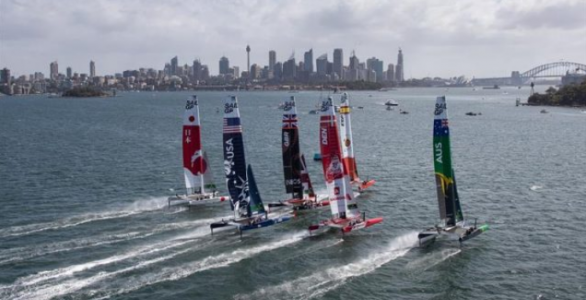 Start der SailGP Flotte. © SailGP