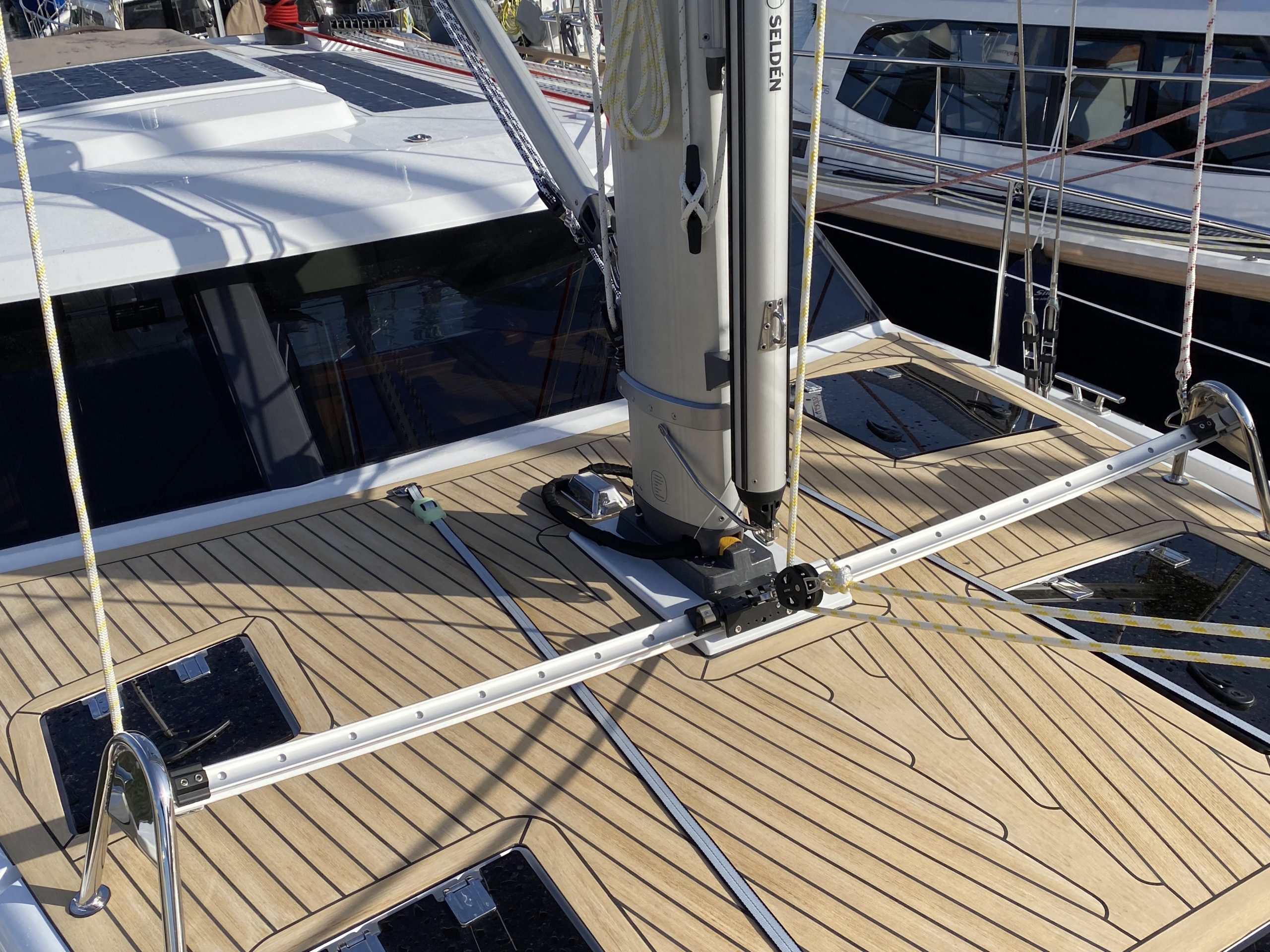 Flexiteek-Deck auf einer Sirius-Yacht (Copyright: Sirius Yachts) Flexiteek-Deck auf einer Sirius-Yacht