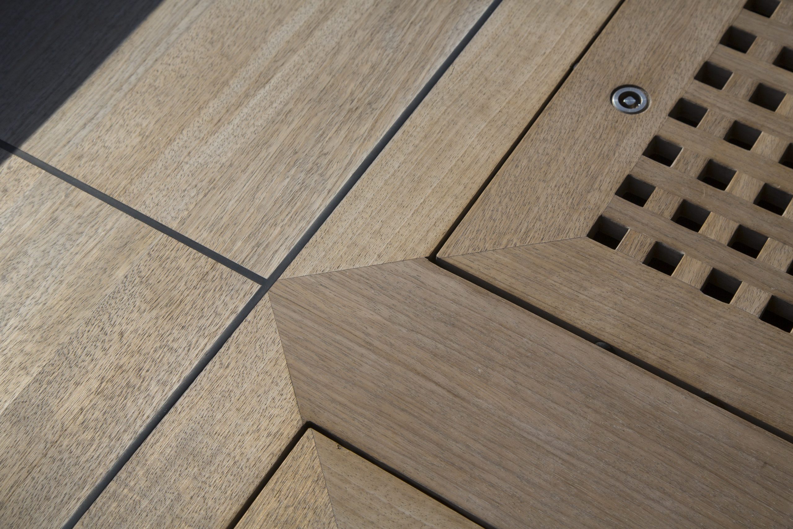 Tesumo-Deck auf einem Lürssen-Bau (Copyright: Lürssen/Peter Seyfferth) Tesumo-Deck auf einem Lürssen-Bau.