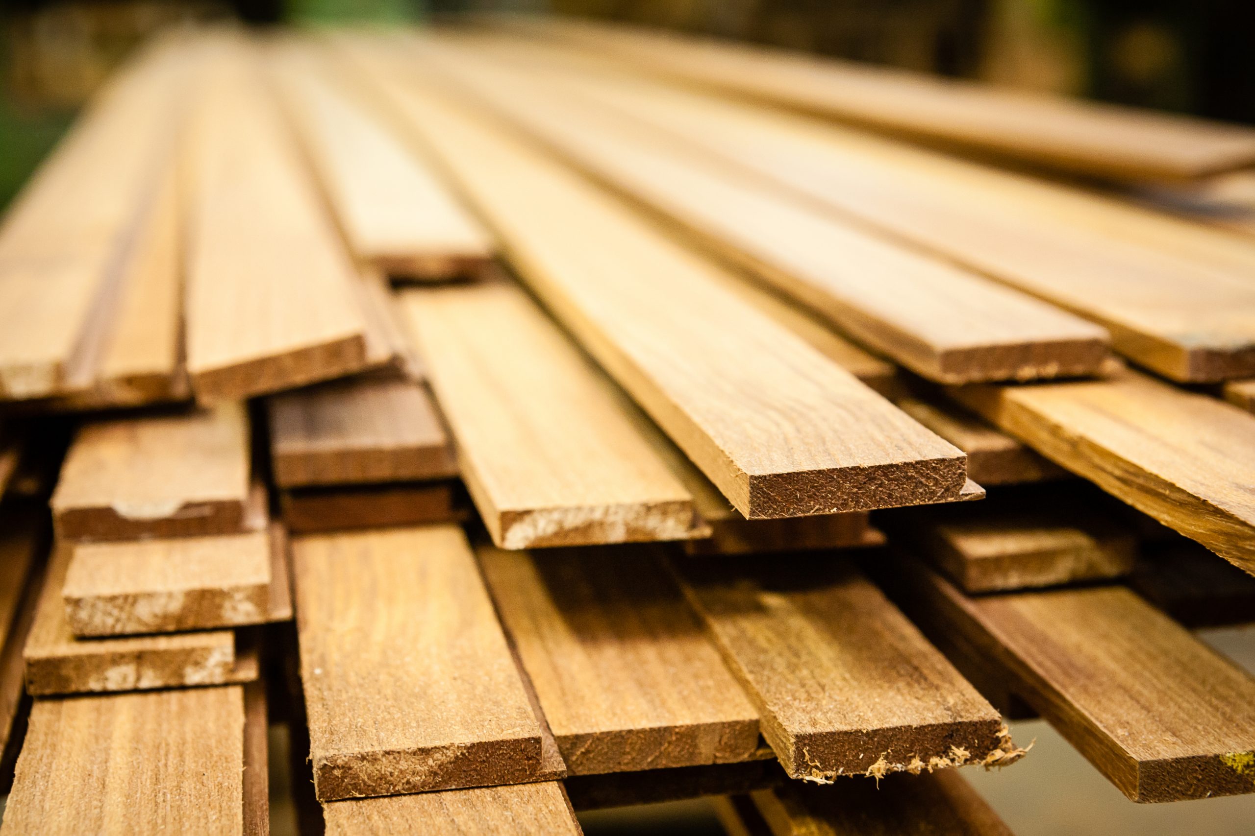Teakstäbe im Holzlager © Jan Maas Teakstäbe im Holzlager