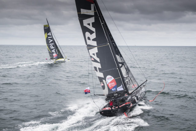 Den Wegpunkt gerundet: Apivia, Charal © IMOCA