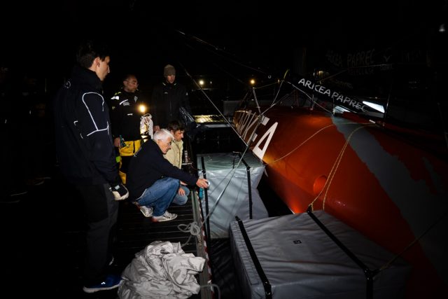 Nach dem Bruch des Steuerbord-Foils war die “Arkea-Paprec” die erste Yacht, die das Rennen aufgeben musste. © Martin Viezzer / Arkea Paprec
