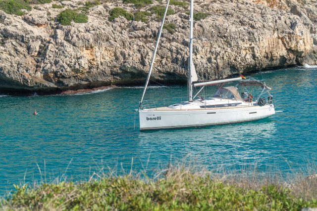 Ankern in einer der vielen Calas an Mallorcas Ostküste © Nikolas Woeckner
