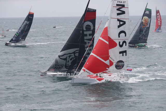 Schöner Start von Isabelle Joschke, wenn auch Charal in Luv einfach vorbei zog © classe imoca