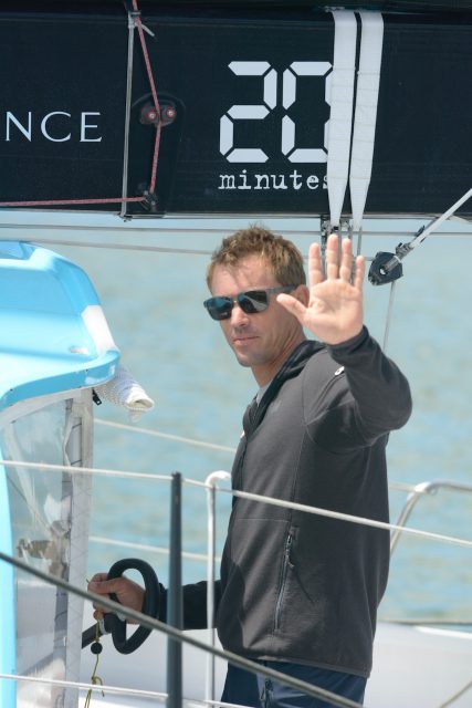 Also gut, dann doch noch mal schnell winken: Thomas Ruyant will es auf seinem neuen Foiler nach Bruch bei der letzten Vendée Globe nochmals wissen. Und muss sich noch qualifizieren © miku