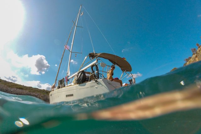 Die Wassertemperaturen im Oktober sind noch hoch genug zum Baden © Nikolas Woeckner