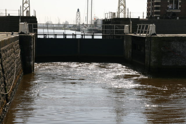 In der Schleuse herrscht immer eine leichte Strömung. Bild: Kai Köckeritz