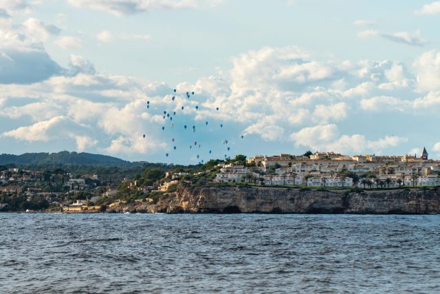 Die EM der Heißluftballonfahrer bot nach Verschiebungen wegen des Wetters auch von See aus ein spektakuläres Bild © Nikolas Woeckner