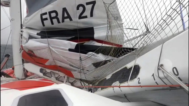 Das so ein Teil überhaupt brechen kann… Isabelle Joschke muss nach Baumbruch nun “wie auf Eiern” segeln. Zum Glück erwartet sie nicht allzuviel Wind! © MACSF/IMOCA