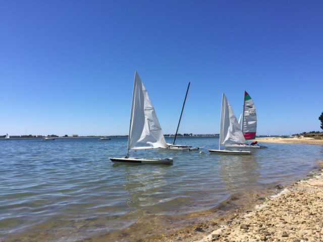 Die Boote warteten geduldig © f.denis