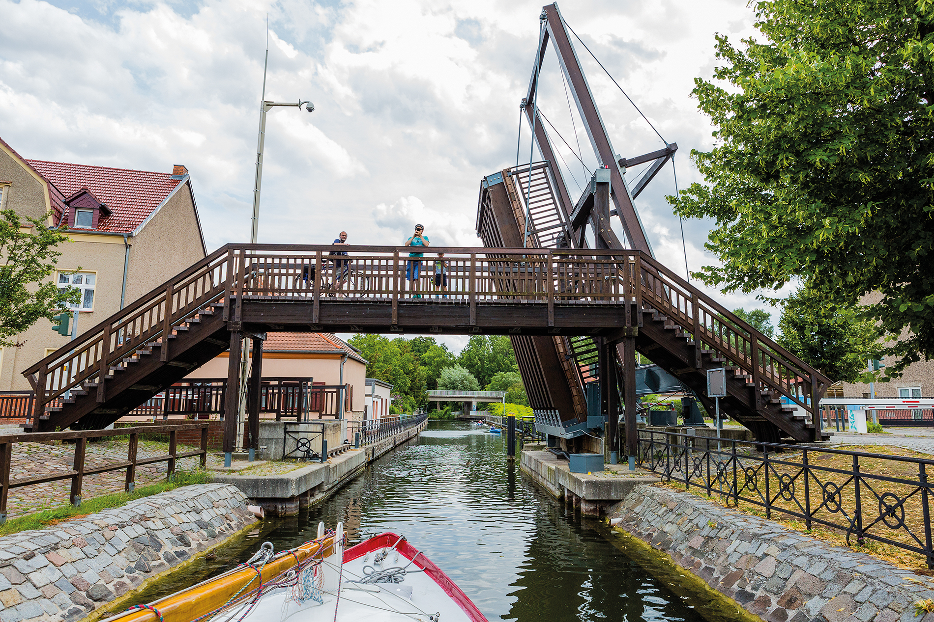 Die Klappbrücke in Storkow bietet einen Anlass für einen Zwischenstopp © Jan Maas