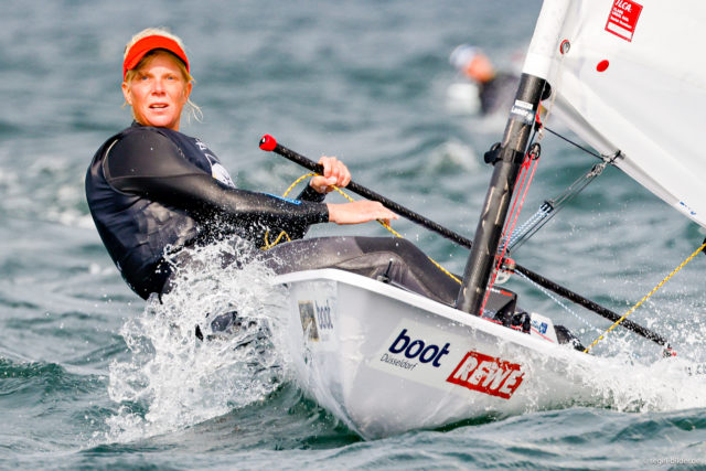 Svenja Weger führt trotz Platz 14 bei der Kieler Woche die interne Wertung an. Foto: segel-bilder.de