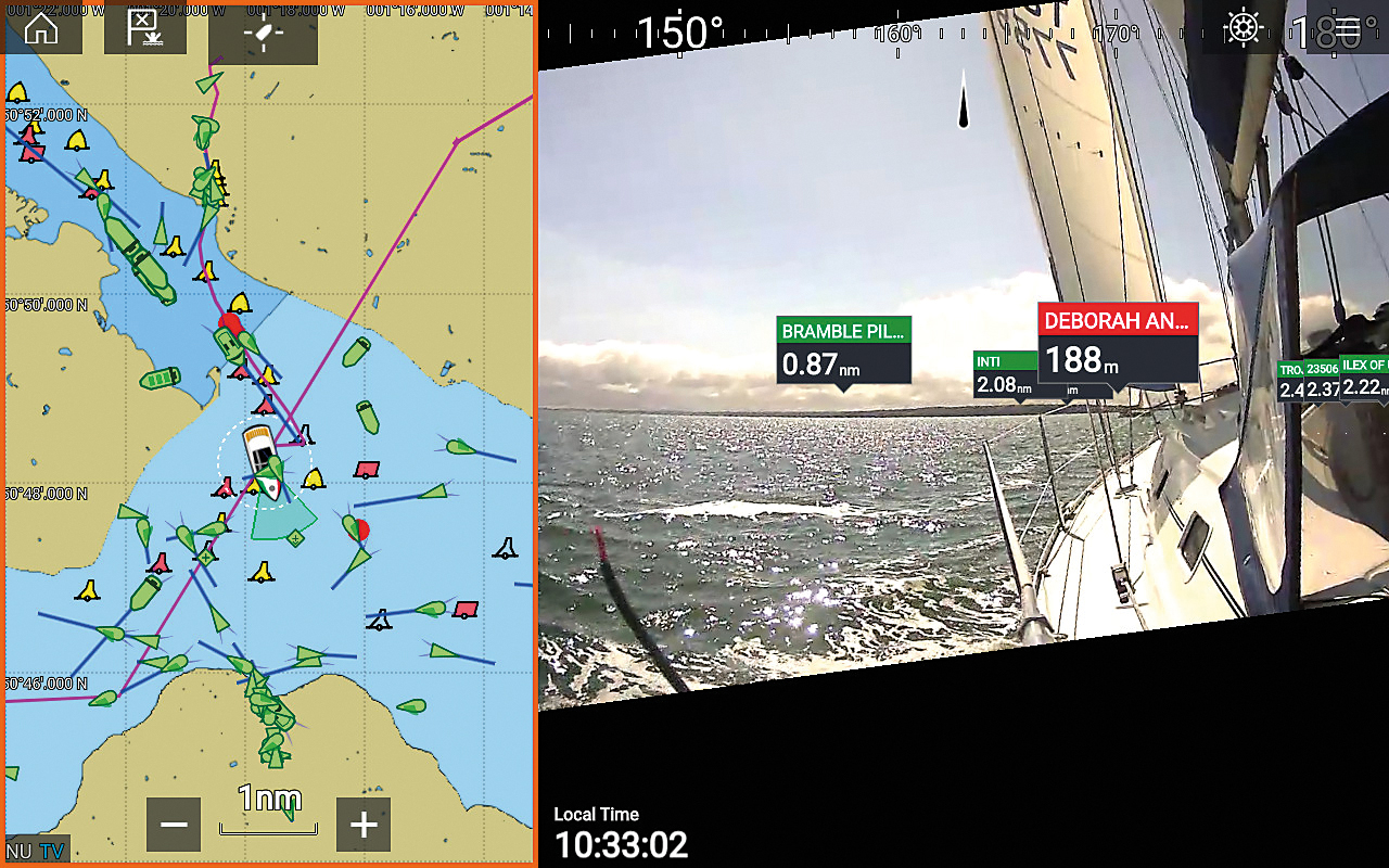 Die Software berechnet, ob Ziele den Kurs kreuzen und markiert sie entsprechend nach einem Farbcode: Grün ist okay, rot nicht © Raymarine