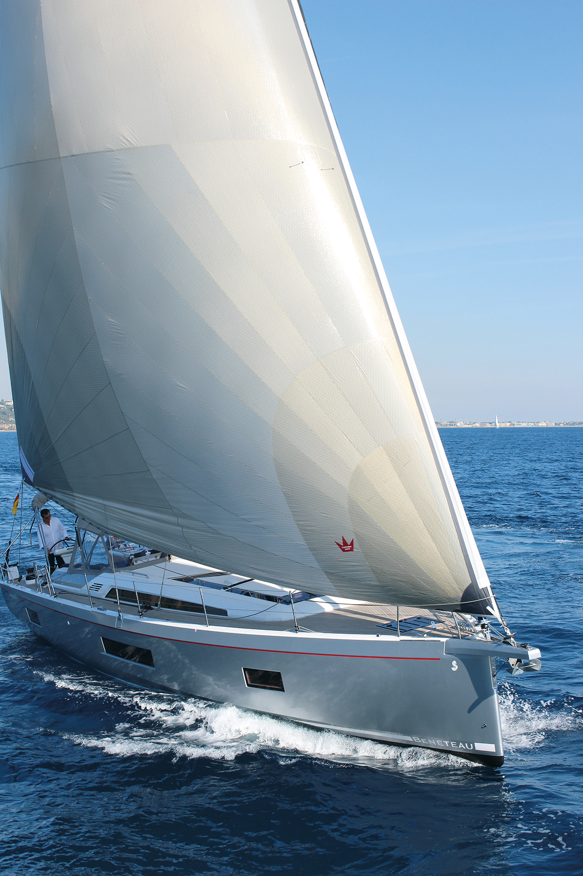 Oceanis 51.1: Die Tulpenform des Rumpfes bringt mehr Volumen ins Vorschiff und hält gleichzeitig die Wasserlinie schmal © Silke Springer