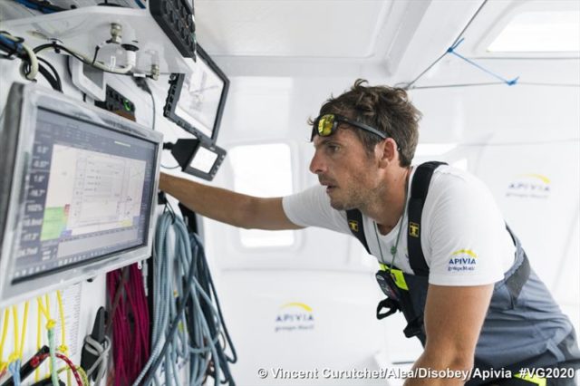 Charlie Dalin bei der Arbeit. © Vincent Curutchet / Alea / Disobey / Apivia #VG2020