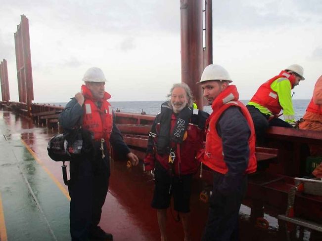 In Sicherheit: Nachdem der Deutsche stundenlang in seiner Rettungsinsel trieb, ist er nun auf dem Weg in Richtung Gibraltar © Crew Althea
