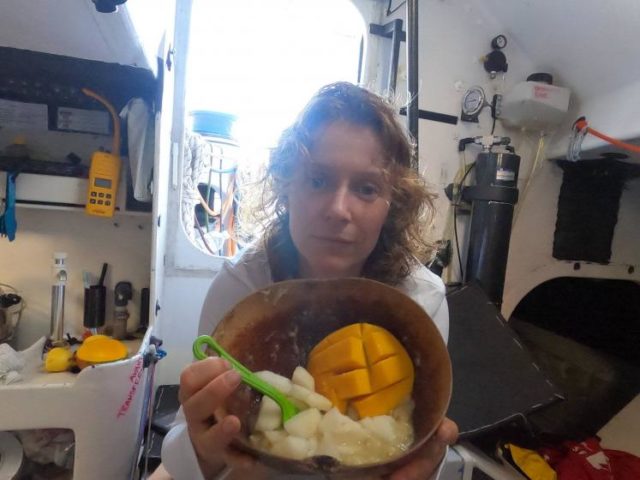 Isabelle Joschke hat auch frische Kost dabei. © VG