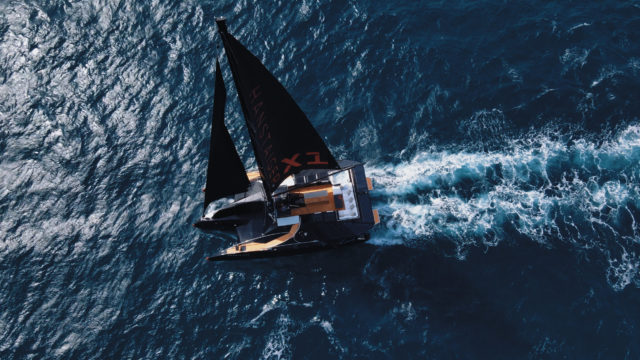 Unter Segeln soll der X1 bis zu 20 Knoten schnell sein