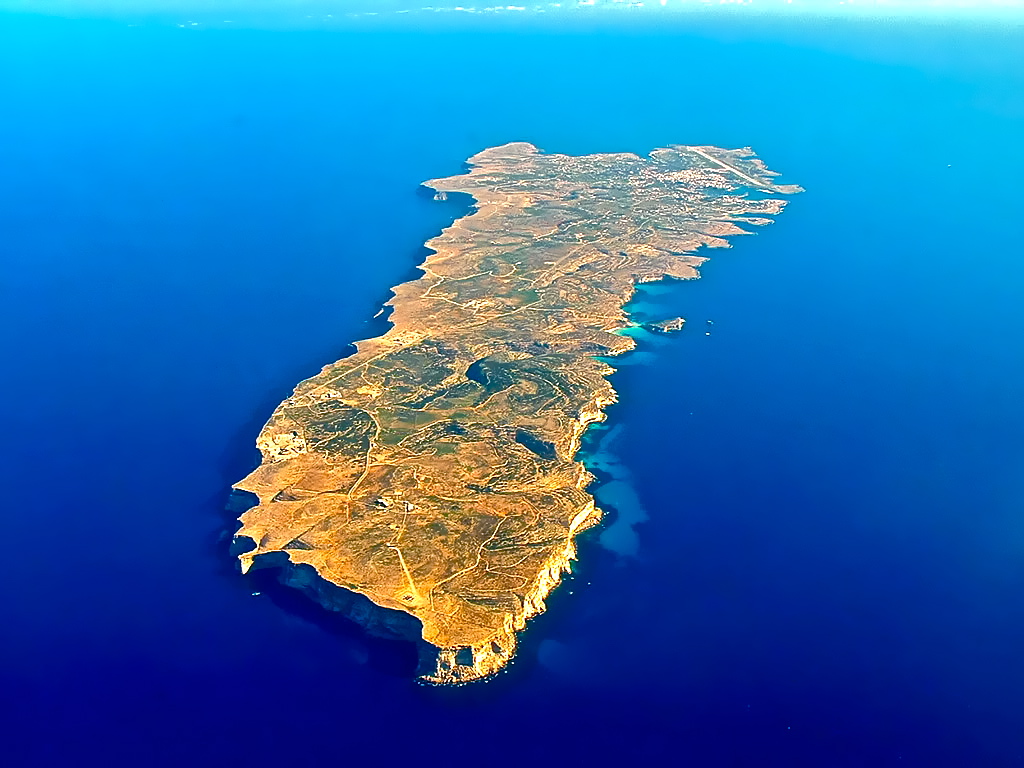Lampedusa: Hier wollten die „Flat Earther“ die Kante der Erdscheibe finden © Wikimedia Commons, Luca Siragusa, CC BY 2.0