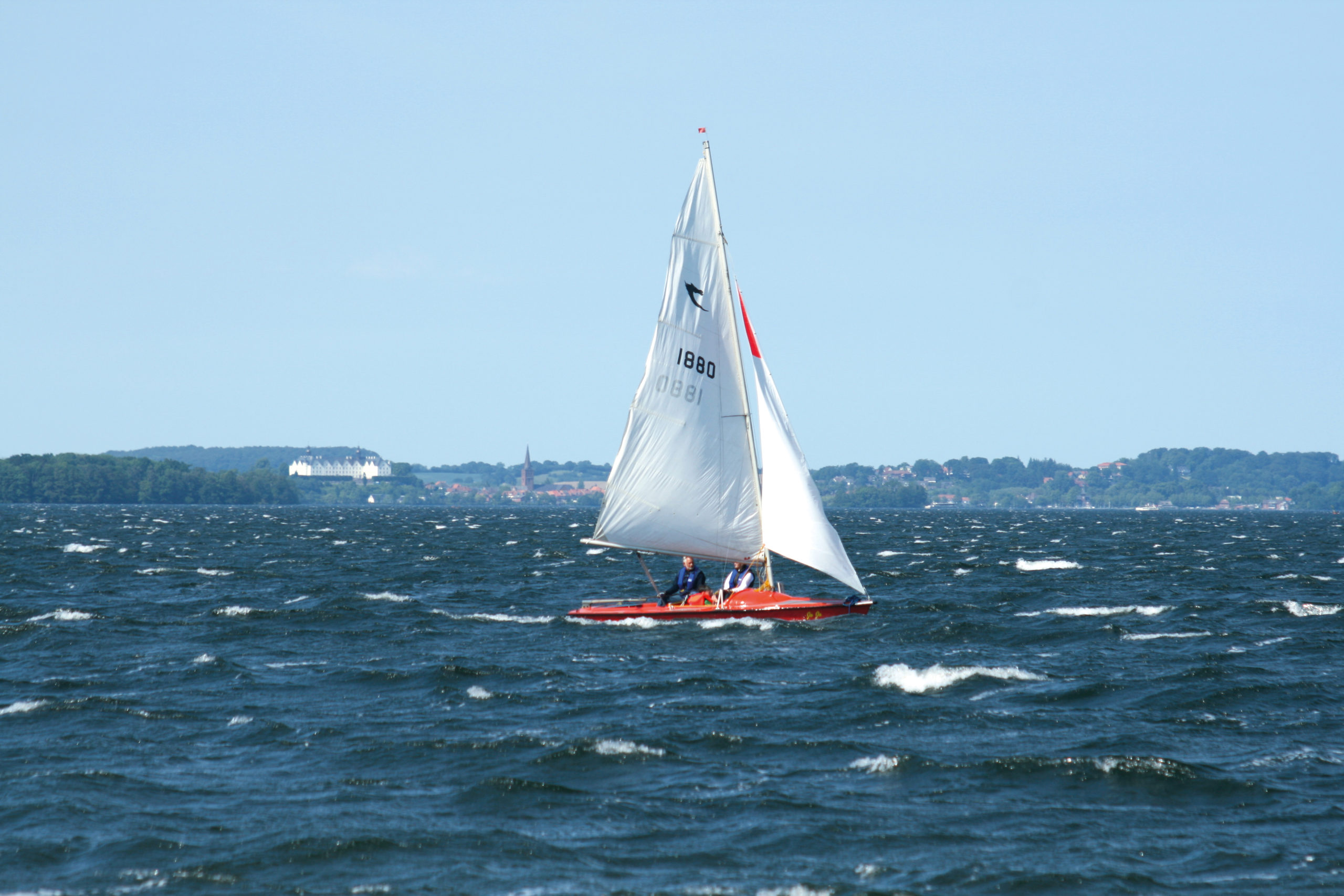 Segeln gehört zum Bild des Plöner Sees dazu © Silke Springer