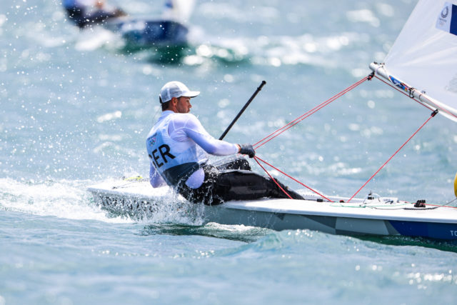 Er musste stark zurückkommen, und er bewies seine Klasse: Philipp Buhl wieder klar in den Top Ten fürs Medalrace. © Sailing Energy / World Sailing
