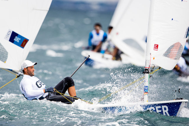 Enttäuschung für Philipp Buhl am dritten Wettfahrttag, an dem er auf den 13. Gesamtrang zurückfiel.<br />© Sailing Energy / World Sailing