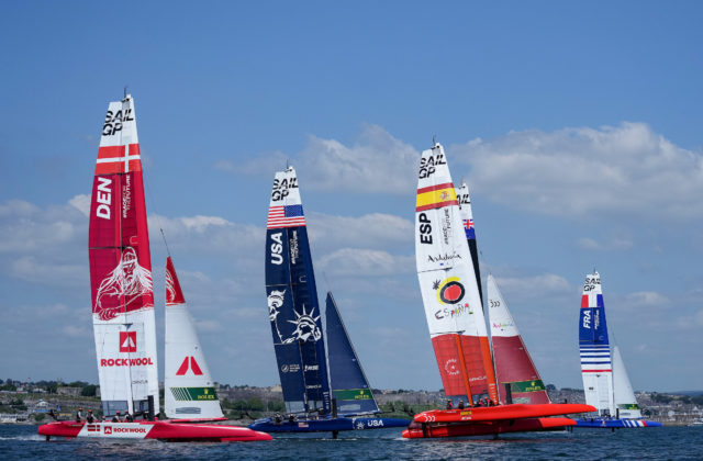 Das dänische Boot (links) segelte in Plymouth einen Monat vor dem Heim-Event in Aalborg zwei Mal aus Podium