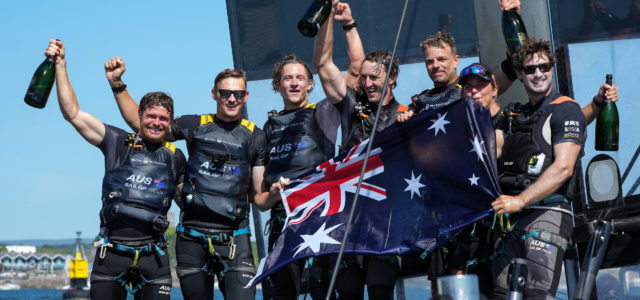 Die australische Crew um Tom Slingsby (links) feiert den Sieg im Sail GP Event in Plymouth