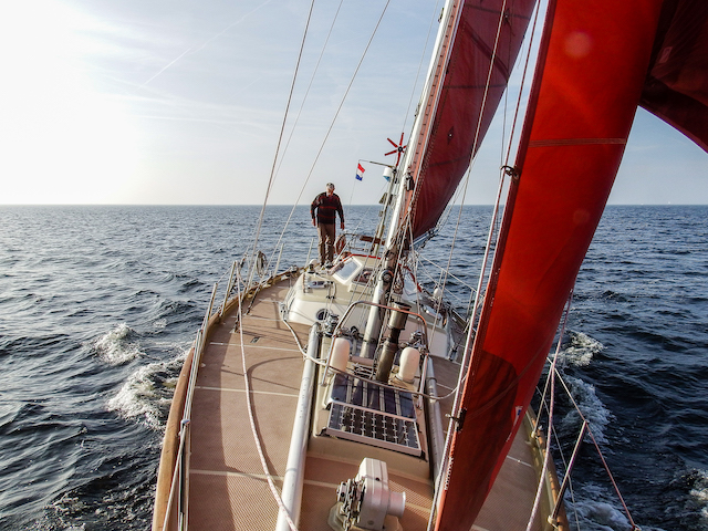 Sein eigenes Schiff, Jantine V, stammt ebenfalls aus der eigenen Feder. Bild: Archiv Koopmans
