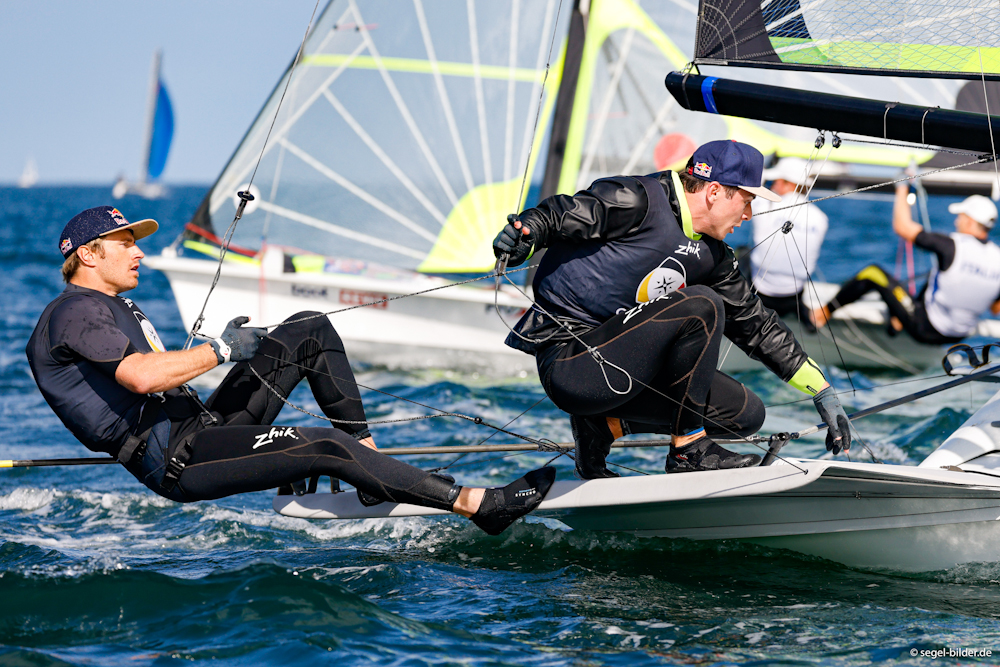 Ihre Abläufe an Bord haben Erik Heil (links) und Thomas Plößel weiter optimiert, um in Japan wieder eine olympische Medaille zu gewinnen. Foto: Christian Beeck/segel-bilder.de