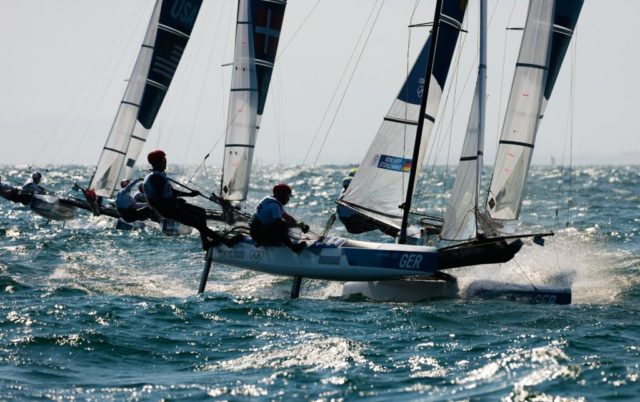 Bei den packenden Nacra-17-Rennen etablierten sich Paul Kohlhoff und Alica Stuhlemmer in der Spitze. Foto: Sailing Energy / World Sailing