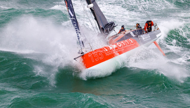Class 40 Mach 40.3 Lamotte - Module Création beim Rolex Fastnet Race 2021. Deutlich zu erkennen das im Vergleich zur Mach 40.4 schlankere und tiefere Vorschiff