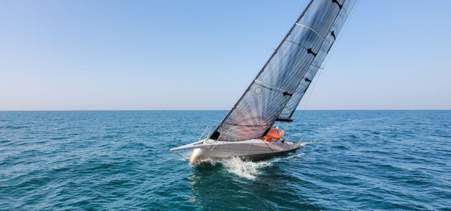 Aeolos P30: Erste Segelbilder des neuen Carbon-Racers aus Dubai