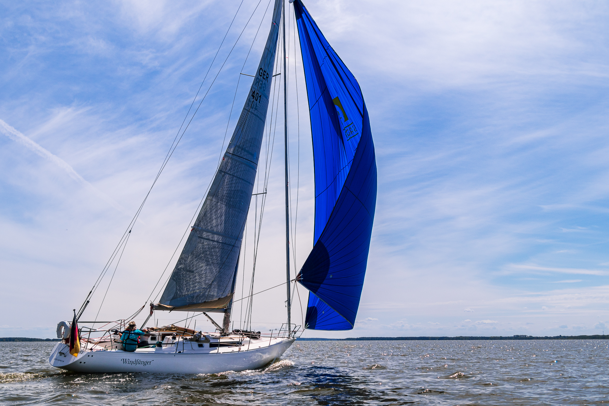 Pure Eleganz auf dem Wasser: Omega 42. Bild: Kai Köckeritz