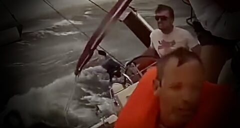 Charteryacht im Sturm